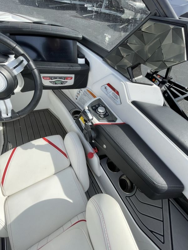 2019 Nautique Ski Nautique - Image 3