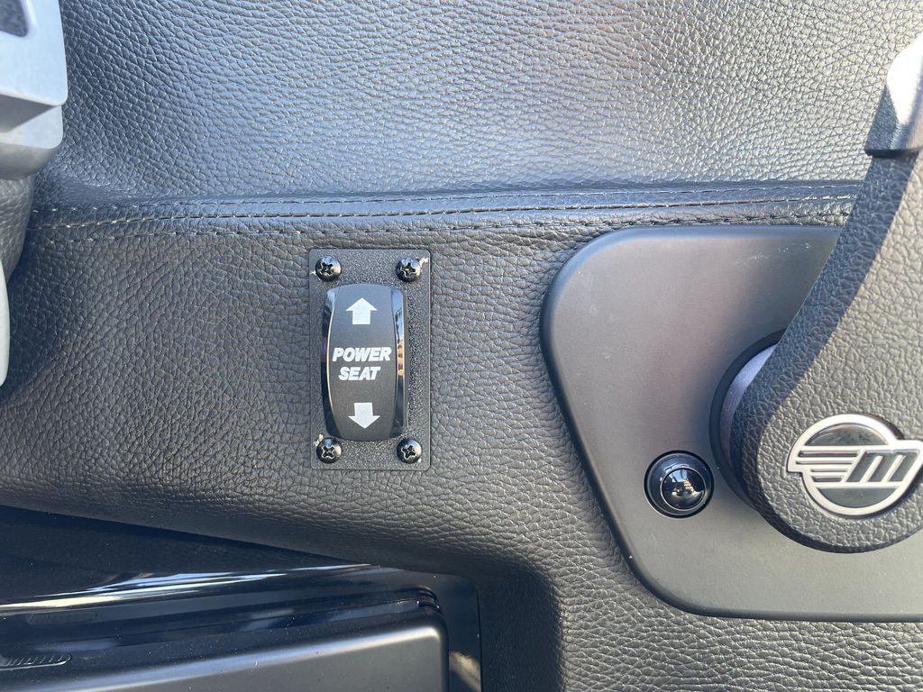 2020 Malibu Boats 23 MXZ - Image 12