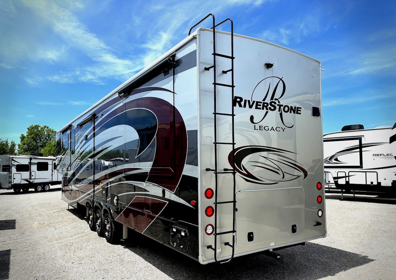 2024 Forest River RiverStone 425FO - Image 4