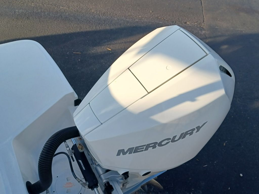 2020 Sea Ray SLX 230 - Image 16