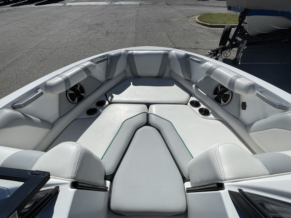 2019 Malibu Boats 21 VLX - Image 13