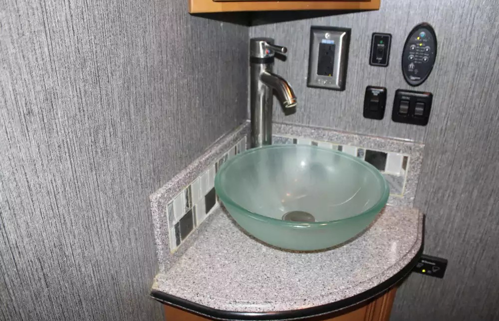 2015 Newmar Ventana 4369 - Image 14