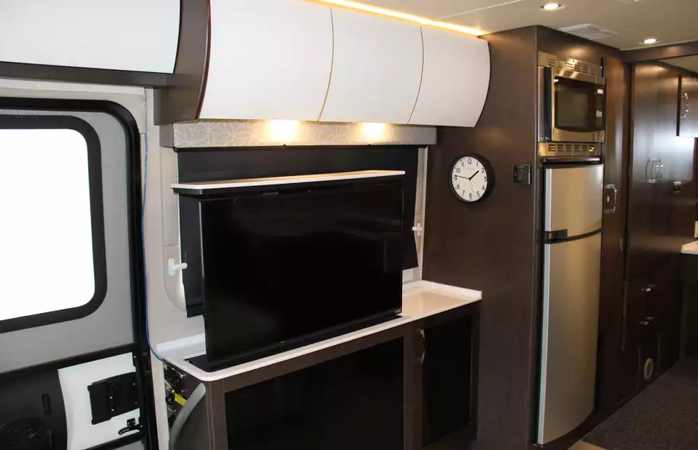 2017 Leisure Travel Unity Series U24MB - Image 15