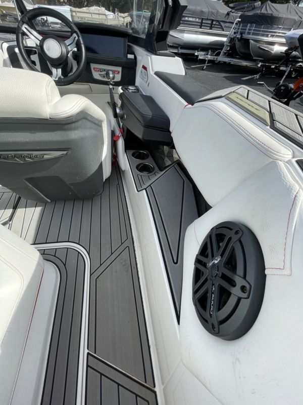 2019 Nautique Ski Nautique - Image 5