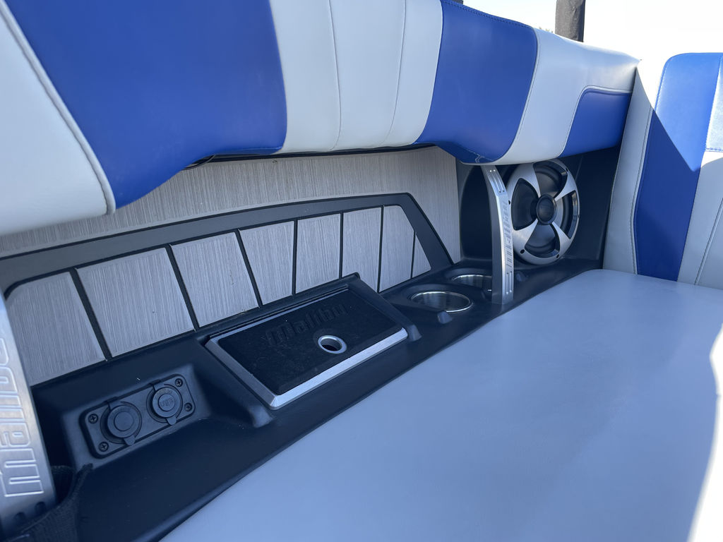 2020 Malibu Boats 23 MXZ - Image 14