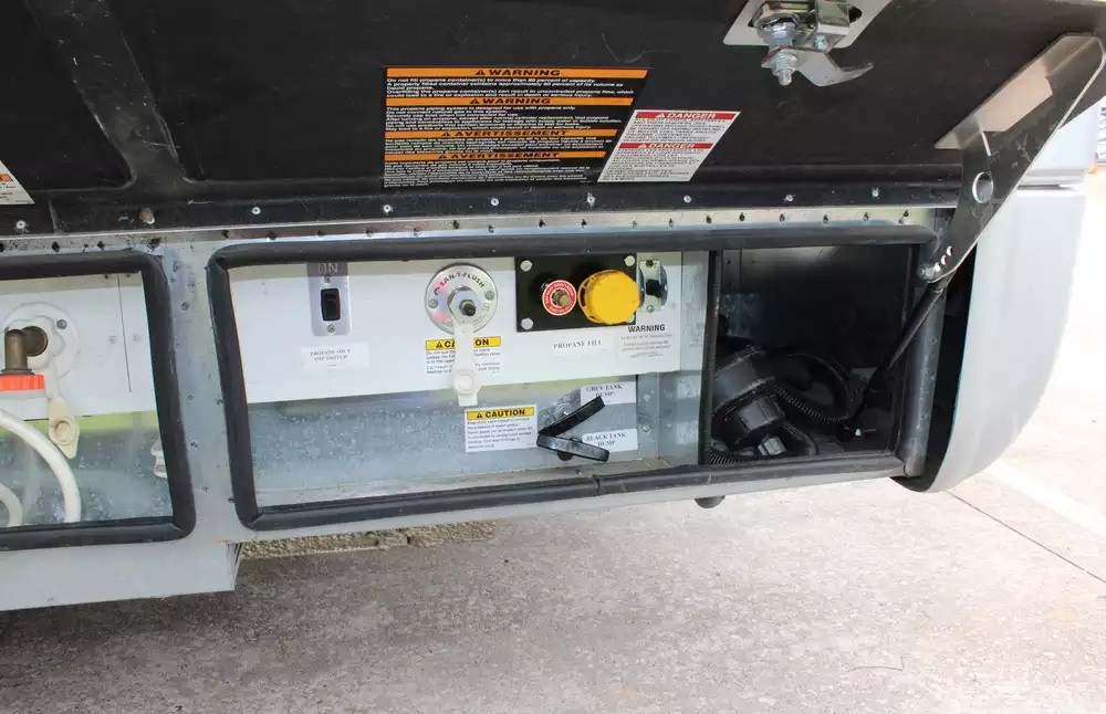 2017 Leisure Travel Unity Series U24MB - Image 16