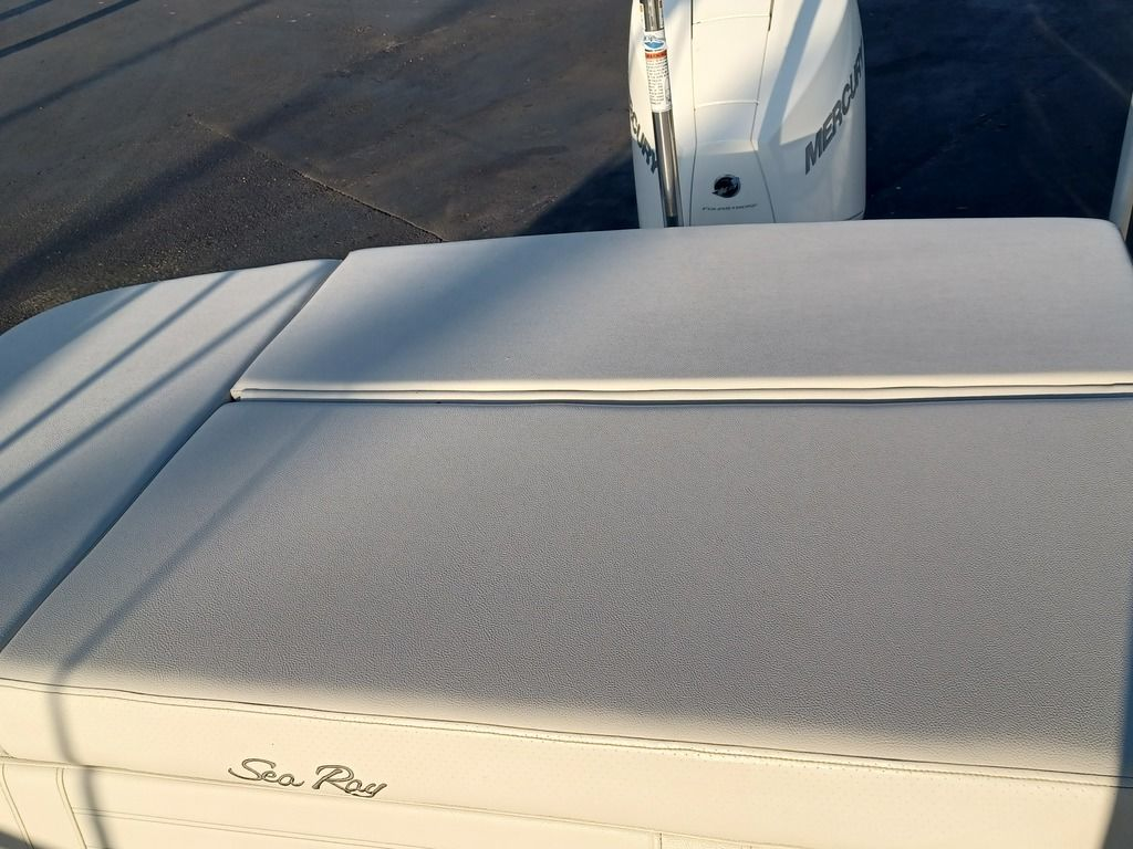 2020 Sea Ray SLX 230 - Image 18