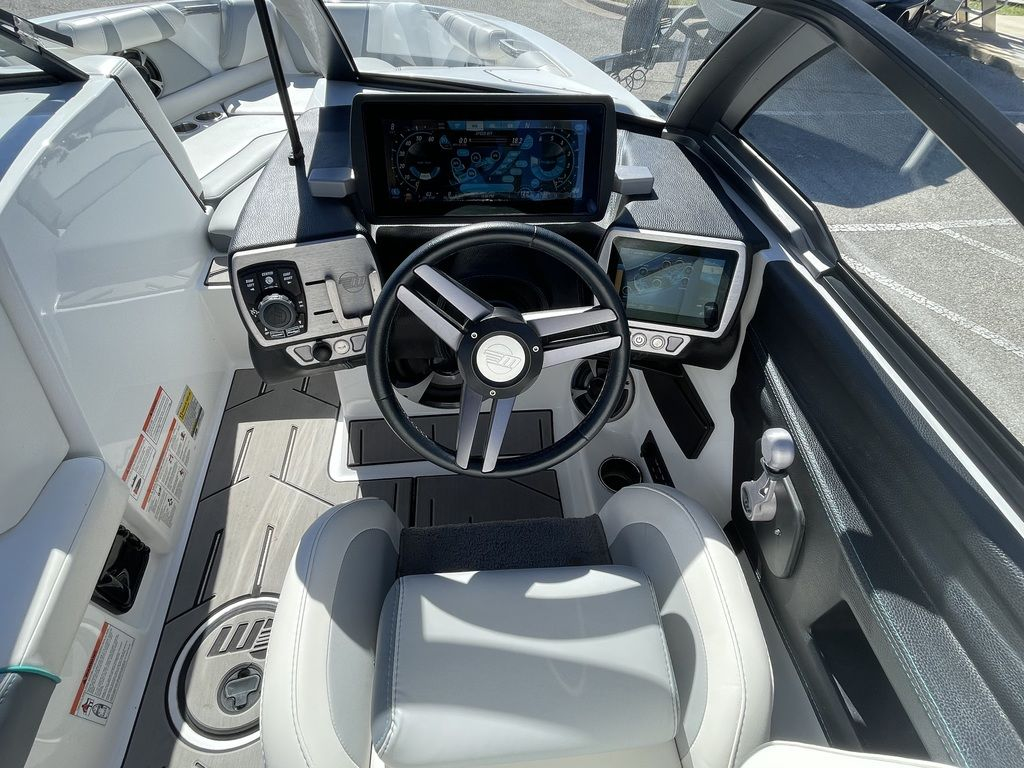 2019 Malibu Boats 21 VLX - Image 15