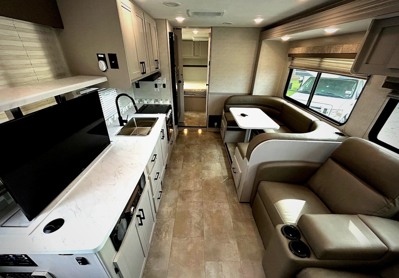 2024 Coachmen Freelander 31MB - Image 8