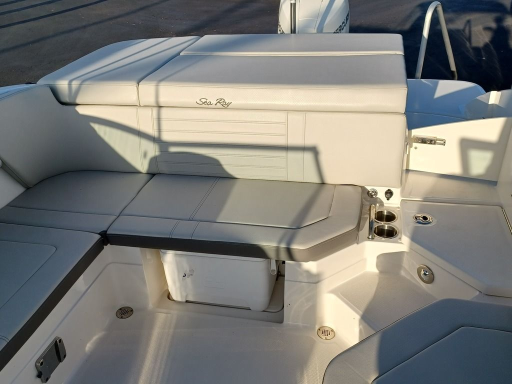 2020 Sea Ray SLX 230 - Image 19