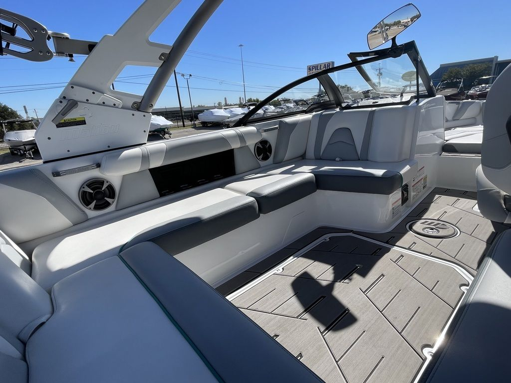 2019 Malibu Boats 21 VLX - Image 16