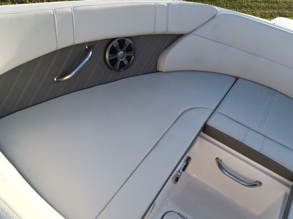 2020 Sea Ray SLX 230 - Image 20