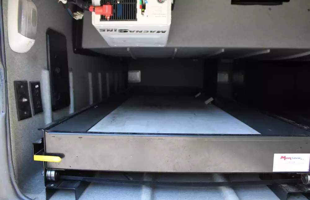 2013 Monaco Knight 40DFT - Image 16