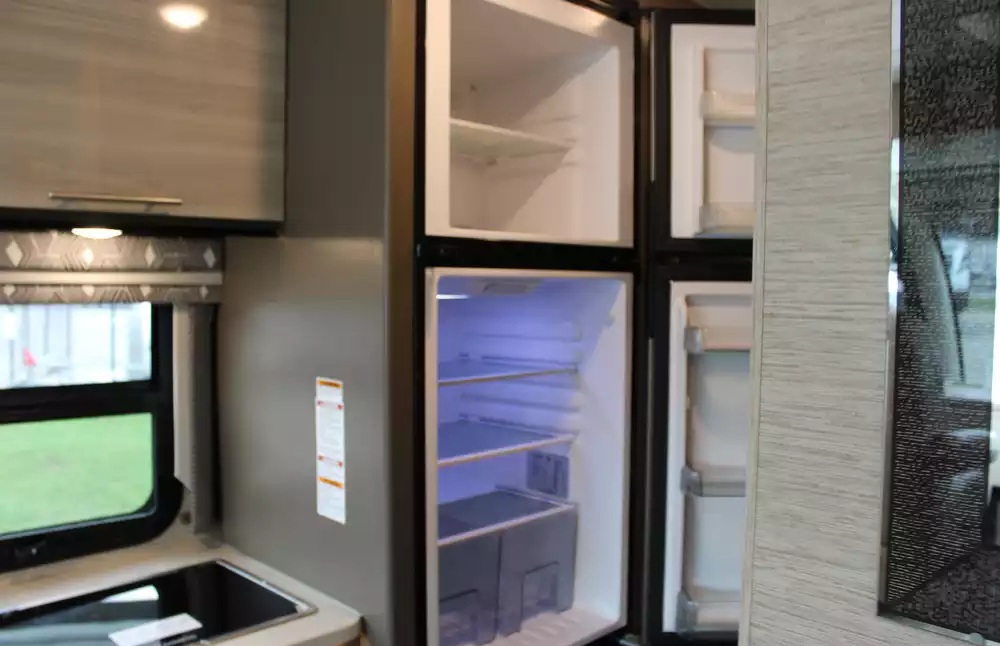 2023 Thor Vegas 24.1 - Image 16