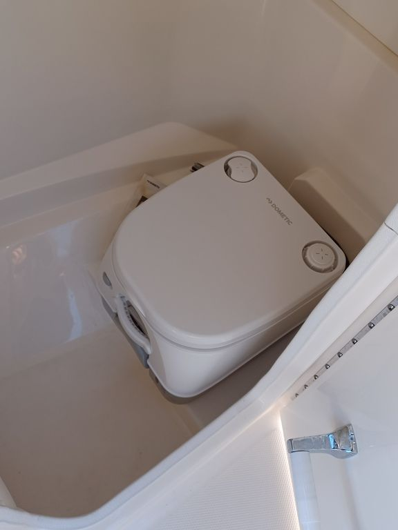 2020 Sea Ray SLX 230 - Image 21