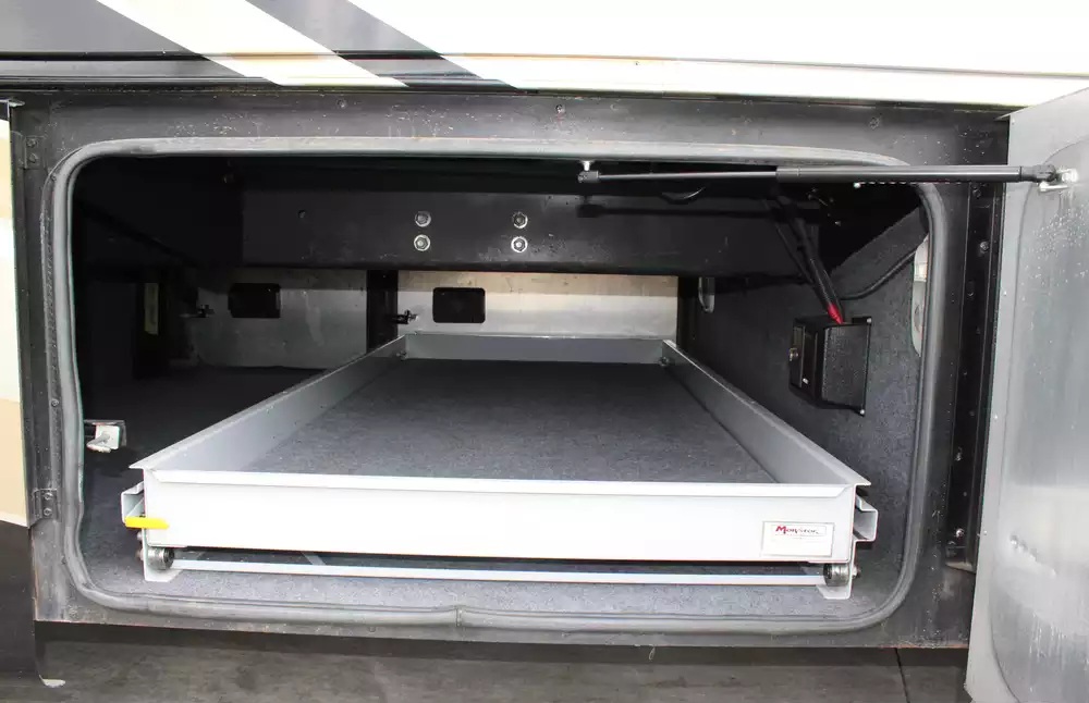 2013 Tiffin Phaeton 36GH - Image 12