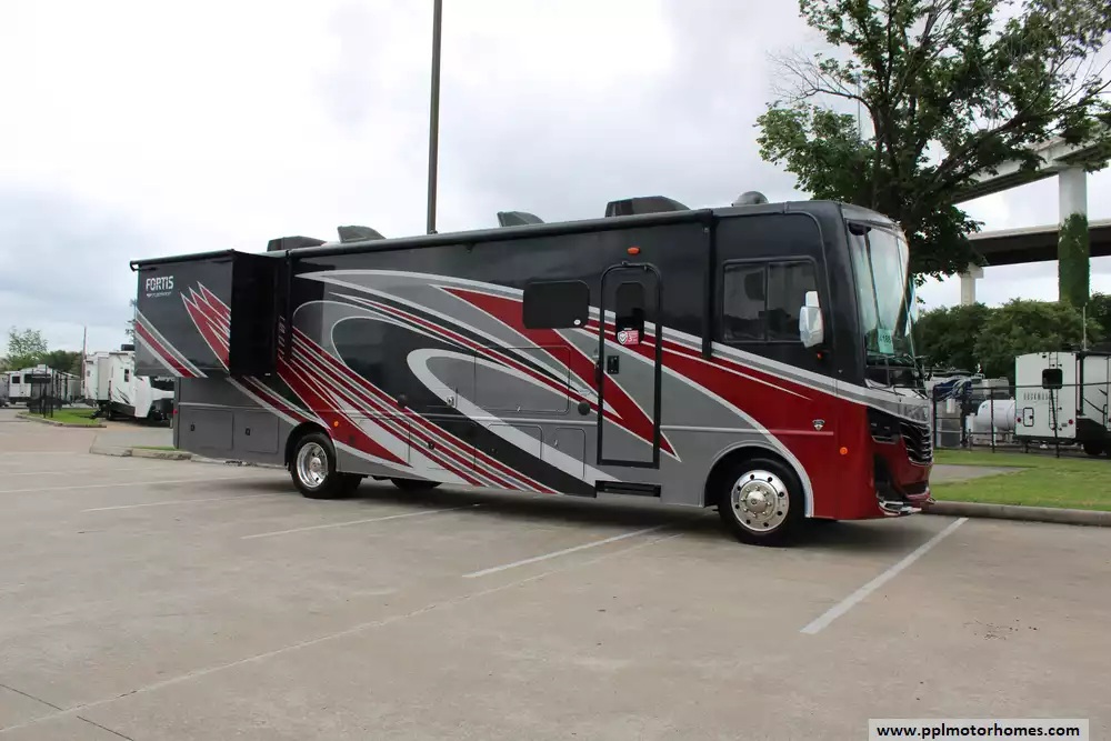 2023 Fleetwood Fortis 34M - Image 3