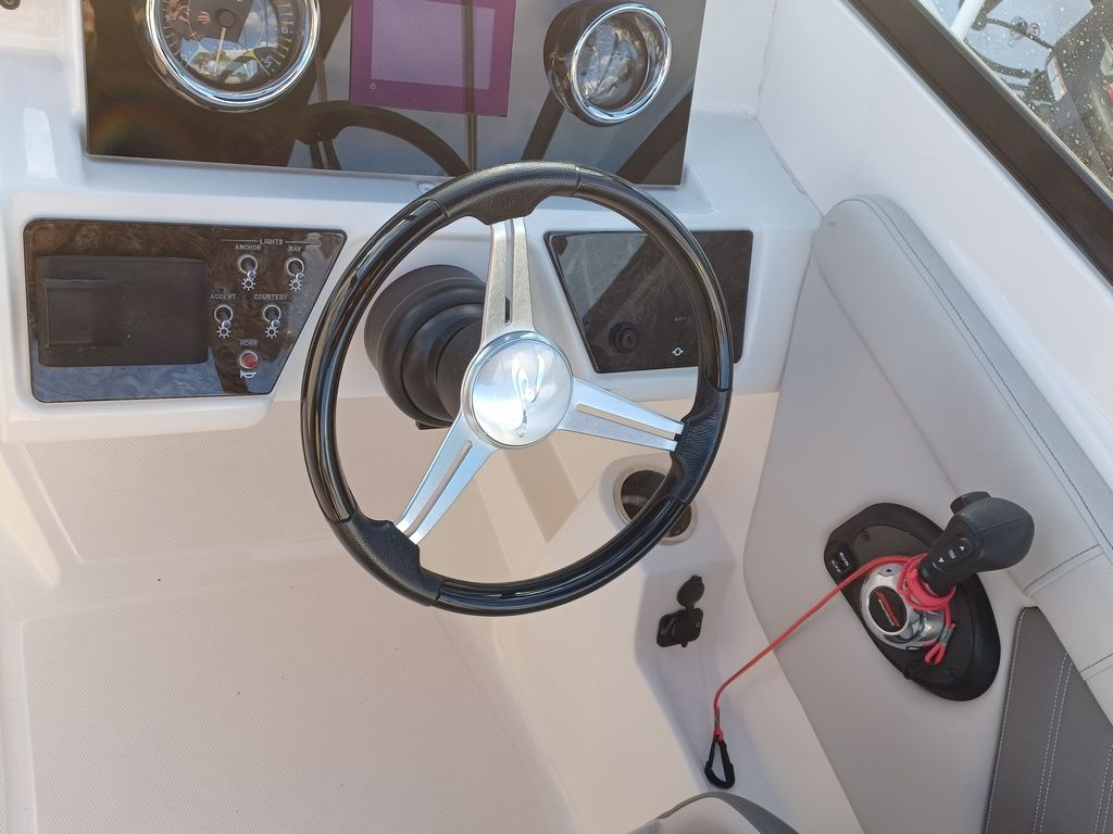 2020 Sea Ray SLX 230 - Image 22