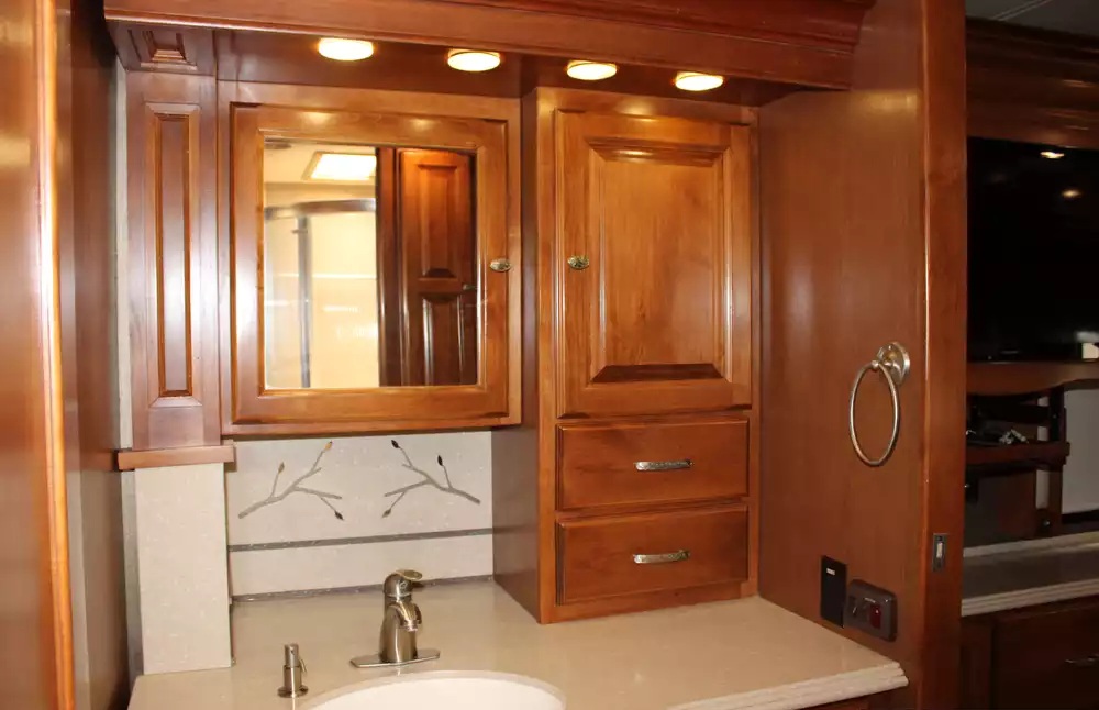 2013 Tiffin Phaeton 36GH - Image 13