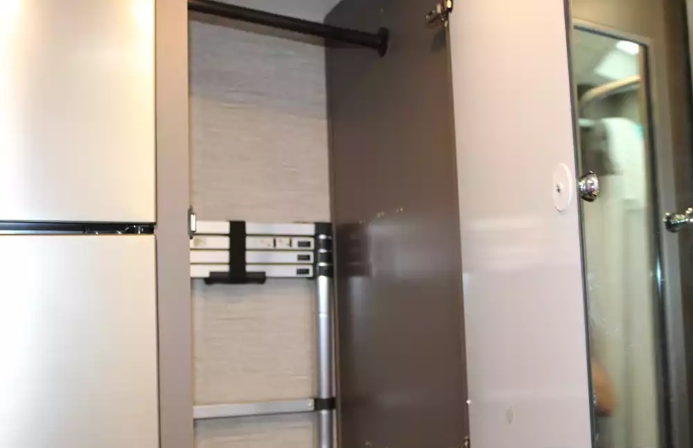 2023 Thor Vegas 24.1 - Image 18