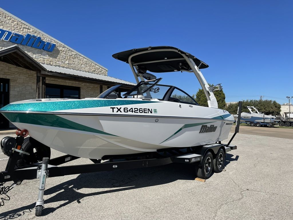 2019 Malibu Boats 21 VLX - Image 2