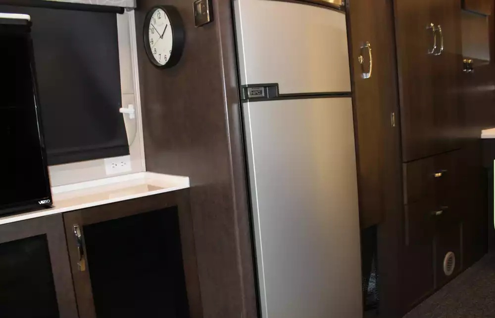 2017 Leisure Travel Unity Series U24MB - Image 20