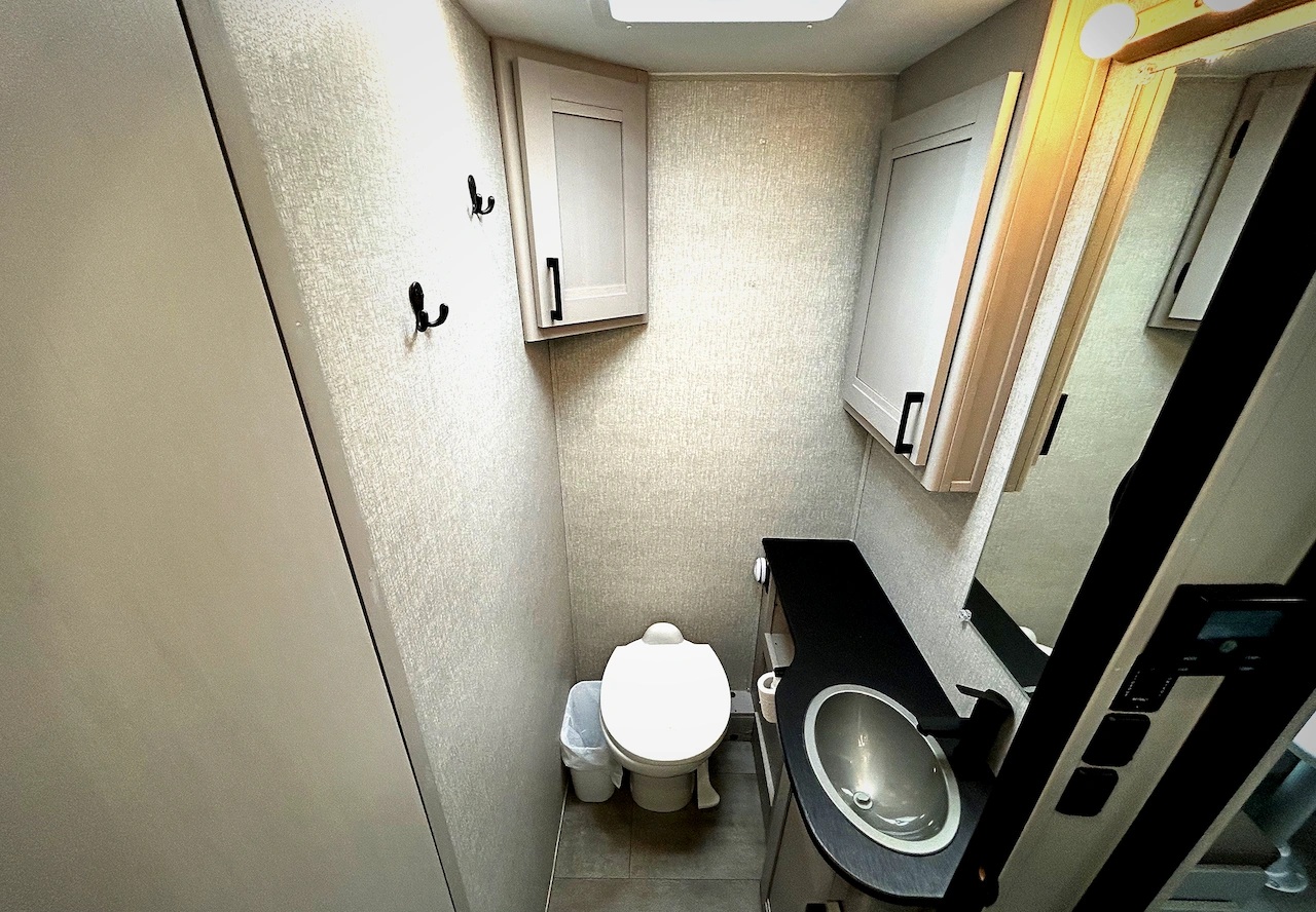 2024 Coachmen Freelander 31MB - Image 13