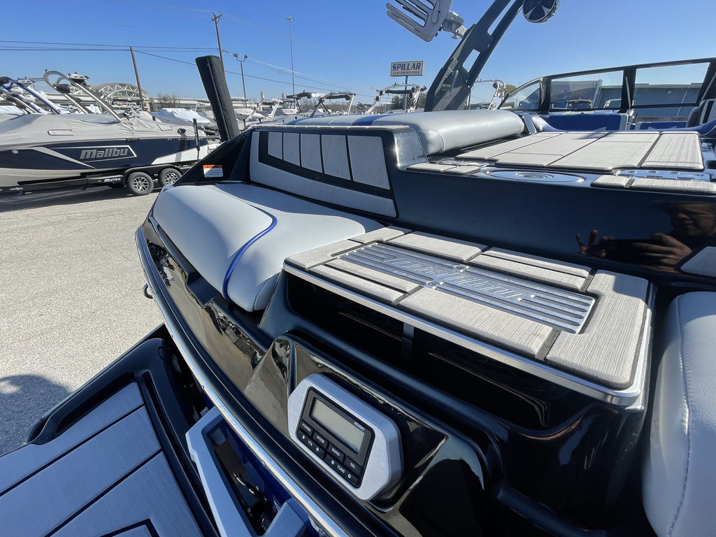 2020 Malibu Boats 23 MXZ - Image 21
