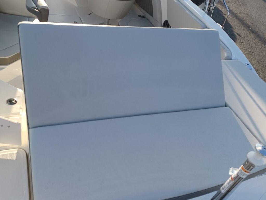 2020 Sea Ray SLX 230 - Image 24