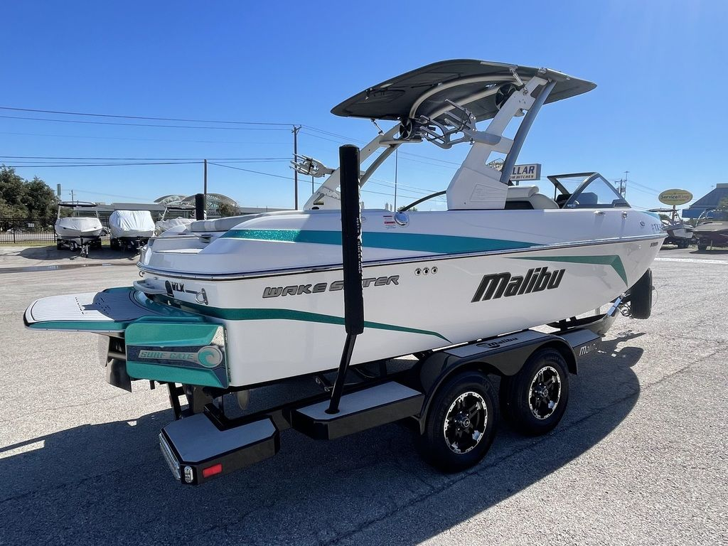 2019 Malibu Boats 21 VLX - Image 4