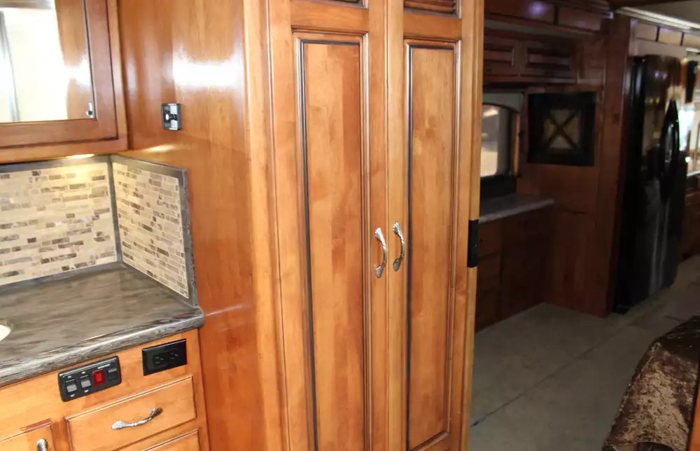 2013 Monaco Knight 40DFT - Image 20