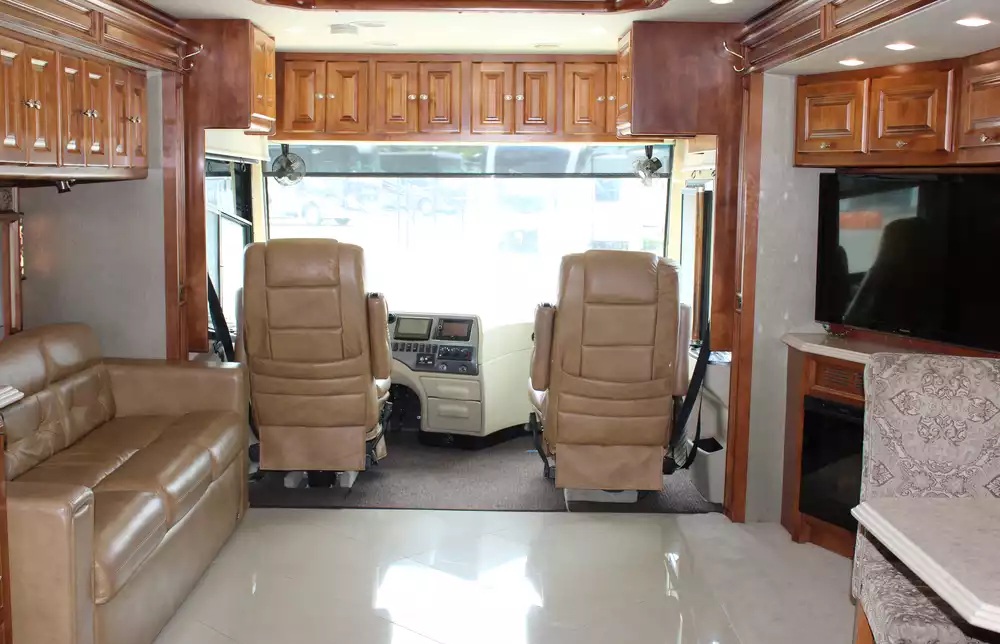 2013 Tiffin Phaeton 36GH - Image 16