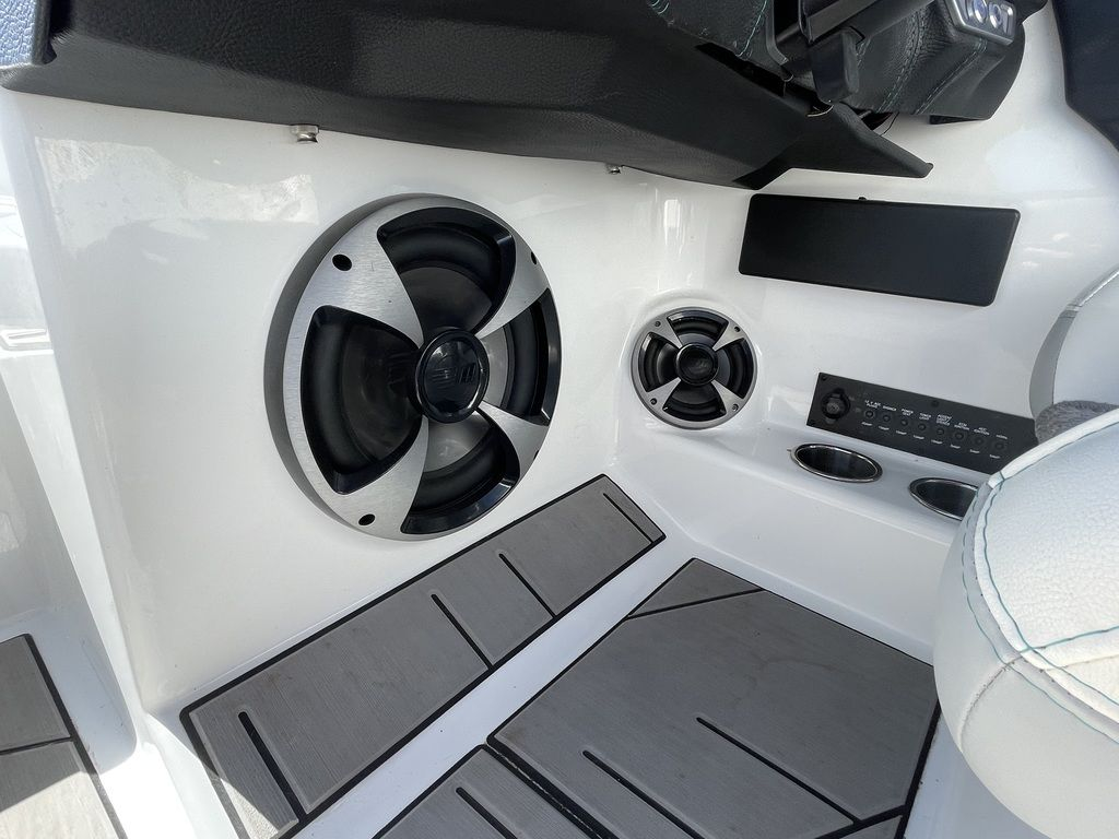 2019 Malibu Boats 21 VLX - Image 21