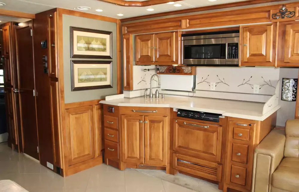 2013 Tiffin Phaeton 36GH - Image 17