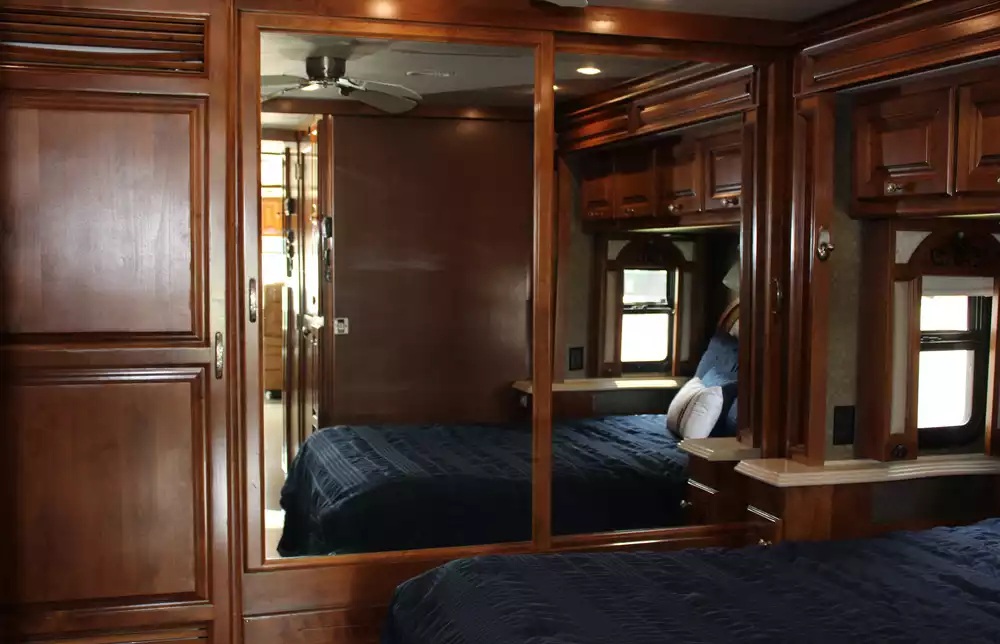 2013 Tiffin Phaeton 36GH - Image 18