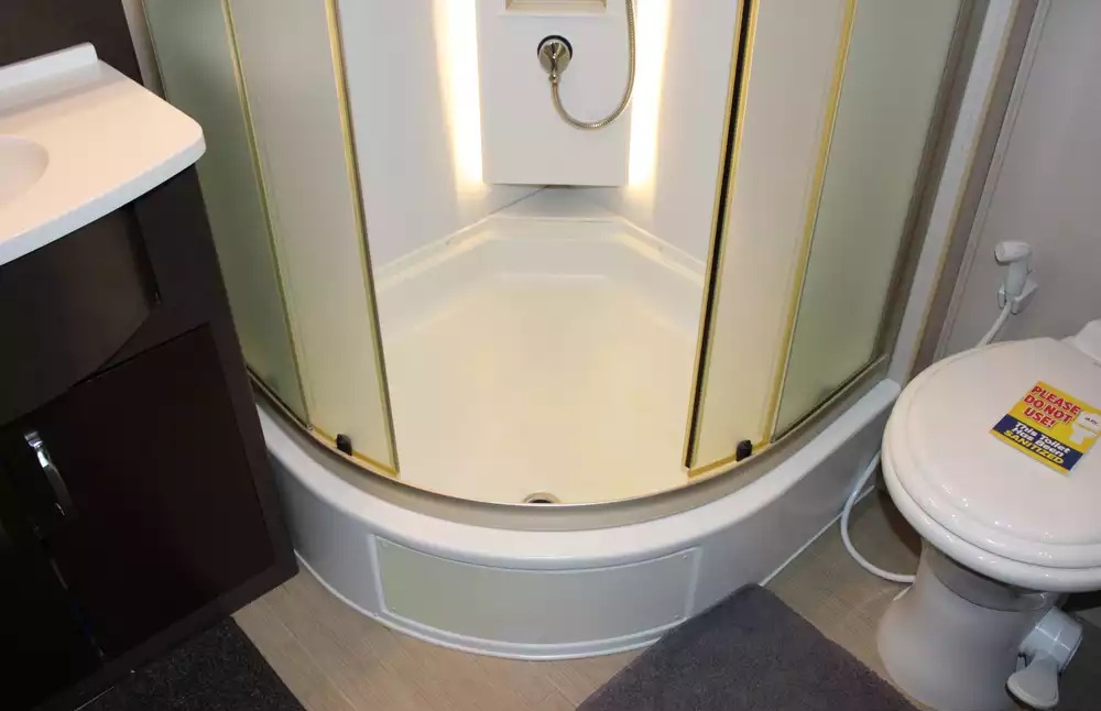 2017 Leisure Travel Unity Series U24MB - Image 24