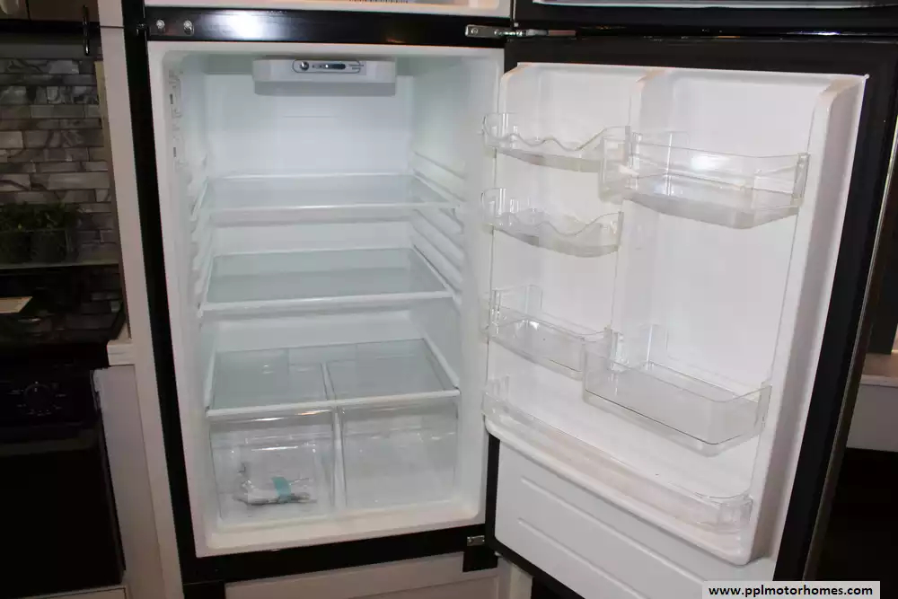 2023 Fleetwood Fortis 34M - Image 25