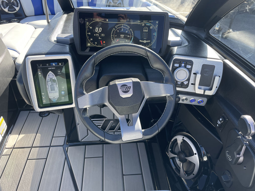 2020 Malibu Boats 23 MXZ - Image 25