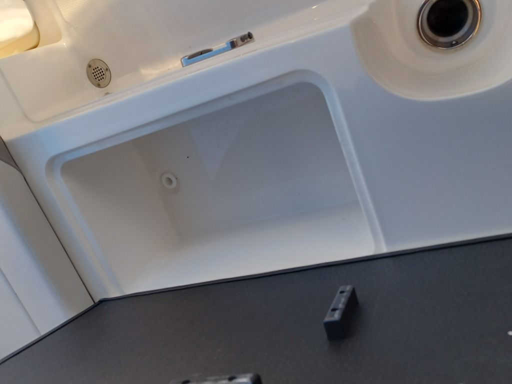 2020 Sea Ray SLX 230 - Image 7