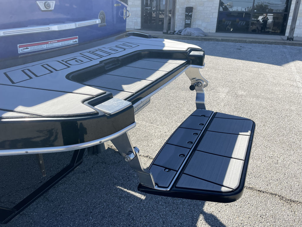 2020 Malibu Boats 23 MXZ - Image 26