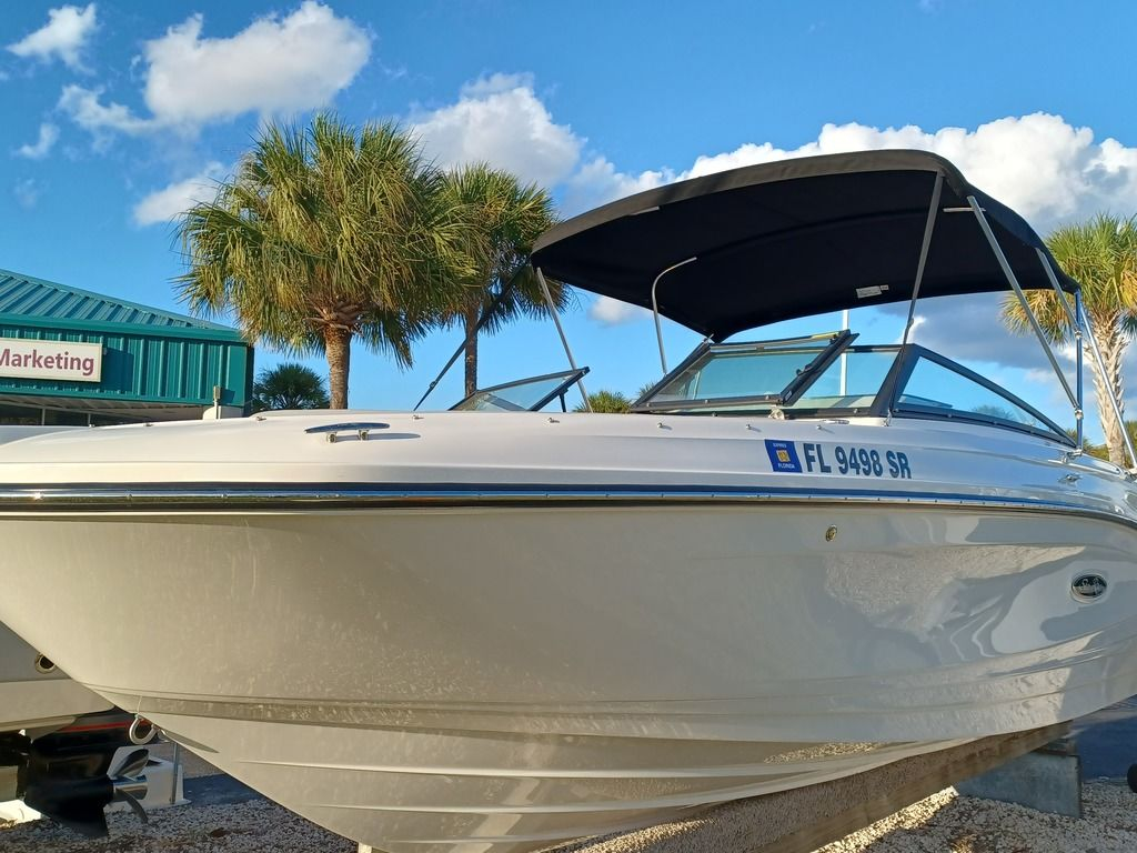 2020 Sea Ray SLX 230