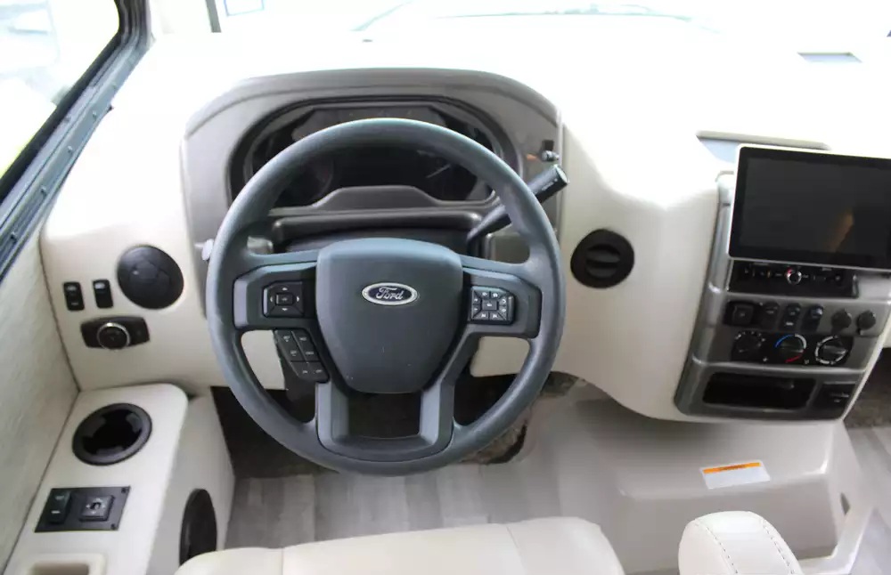 2023 Thor Vegas 24.1 - Image 25