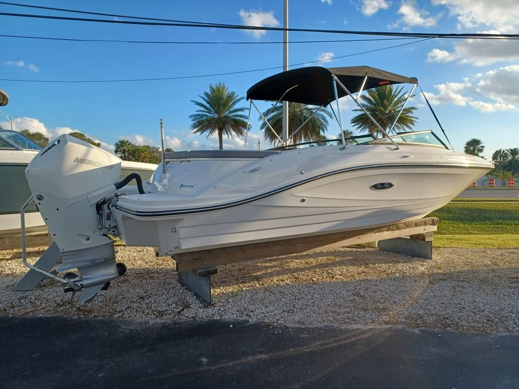 2020 Sea Ray SLX 230 - Image 3