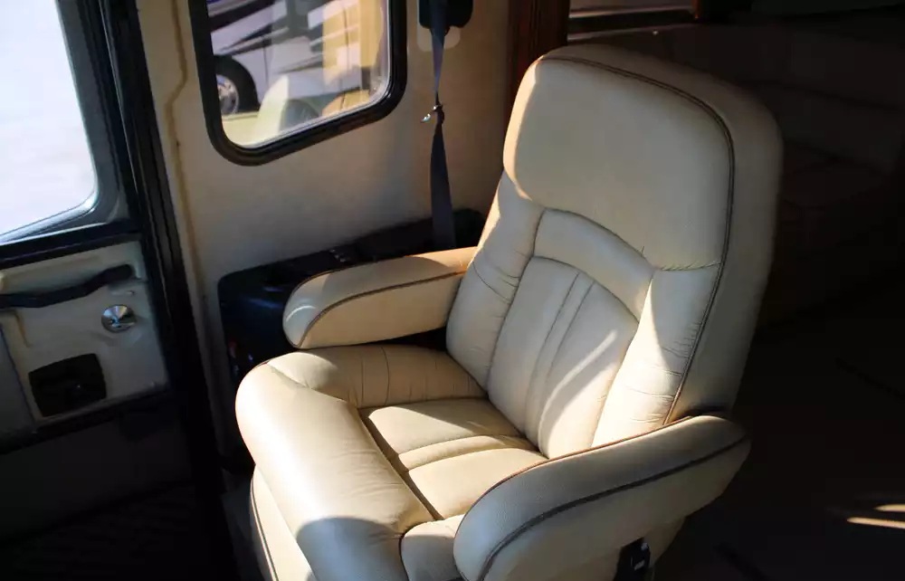 2013 Monaco Knight 40DFT - Image 25