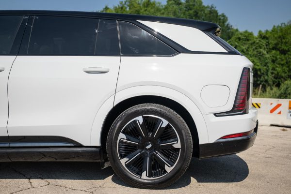 2025 Cadillac Escalade IQ Sport 2 - Image 31
