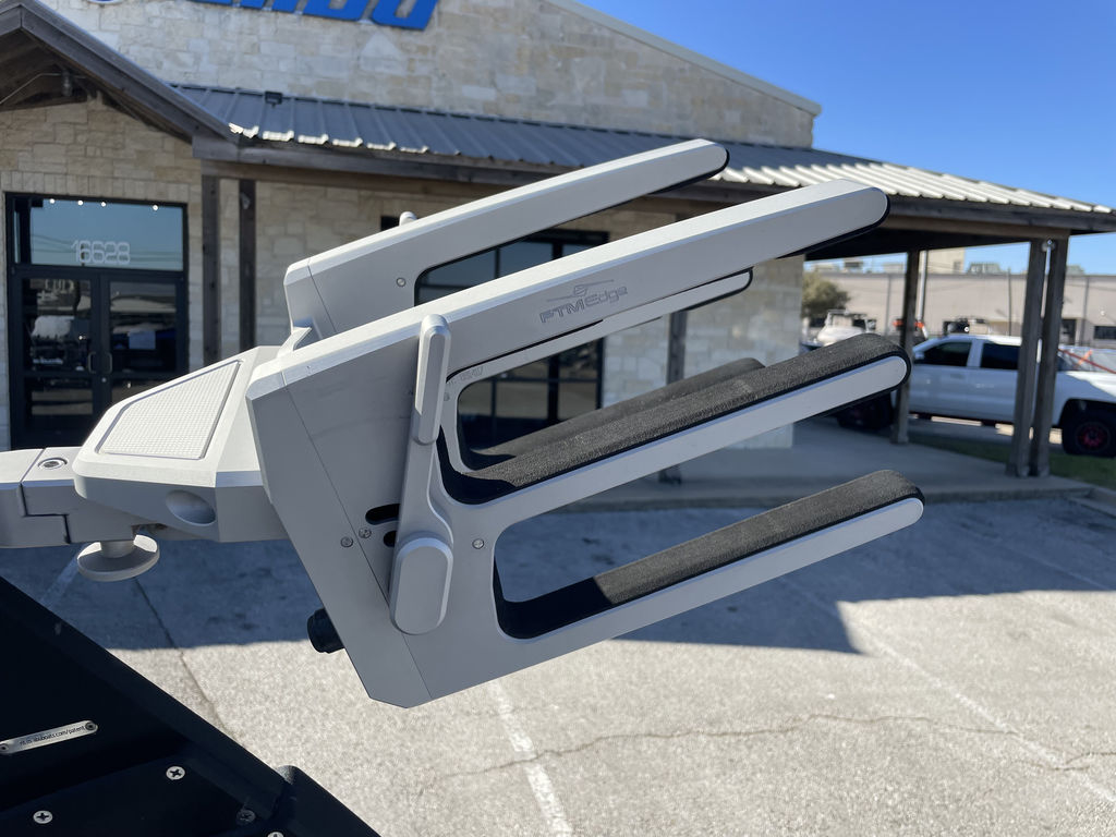 2020 Malibu Boats 23 MXZ - Image 28