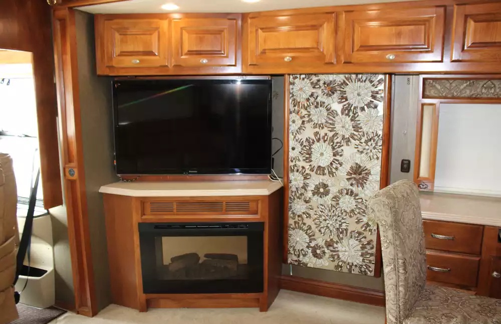 2013 Tiffin Phaeton 36GH - Image 22