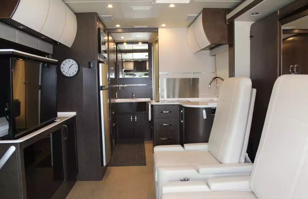 2017 Leisure Travel Unity Series U24MB - Image 28