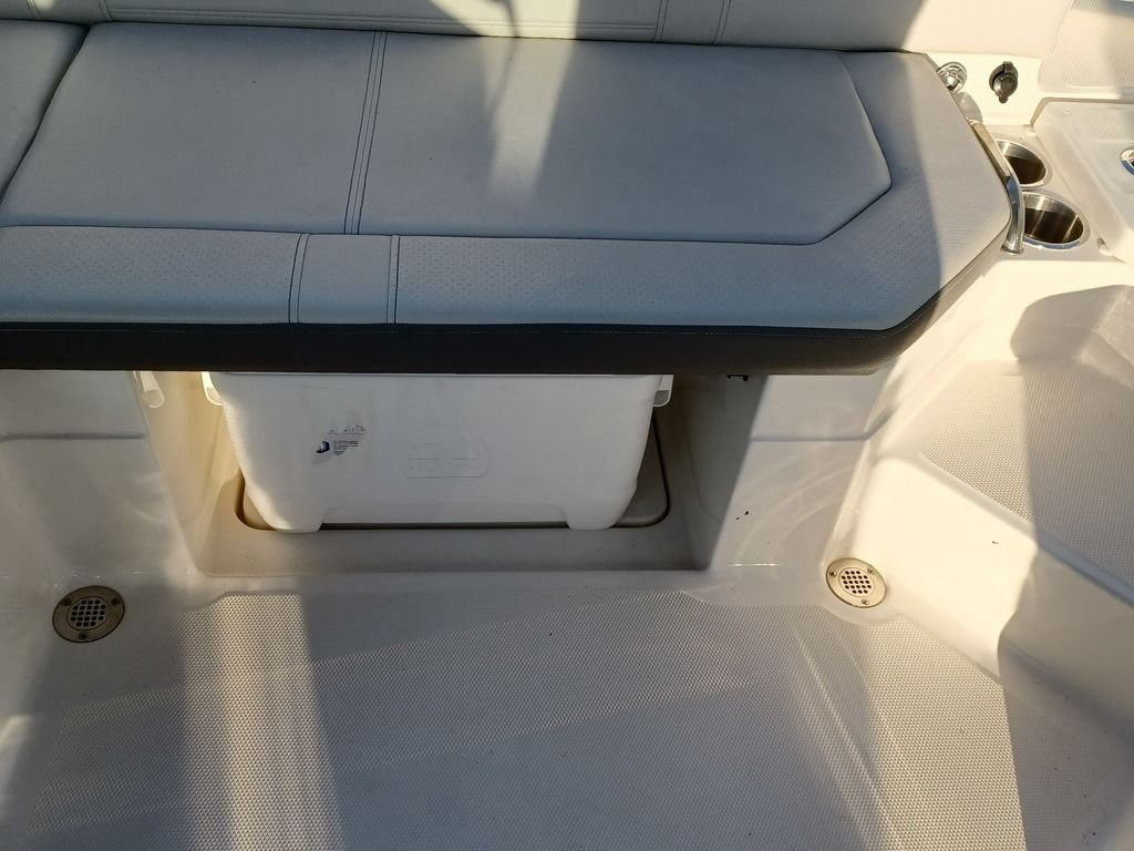 2020 Sea Ray SLX 230 - Image 9