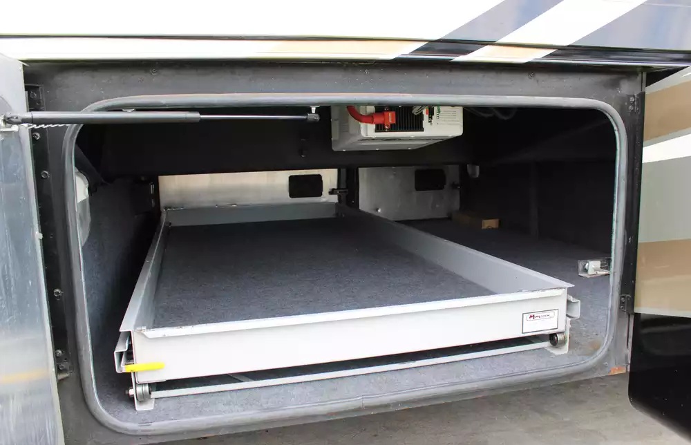 2013 Tiffin Phaeton 36GH - Image 23